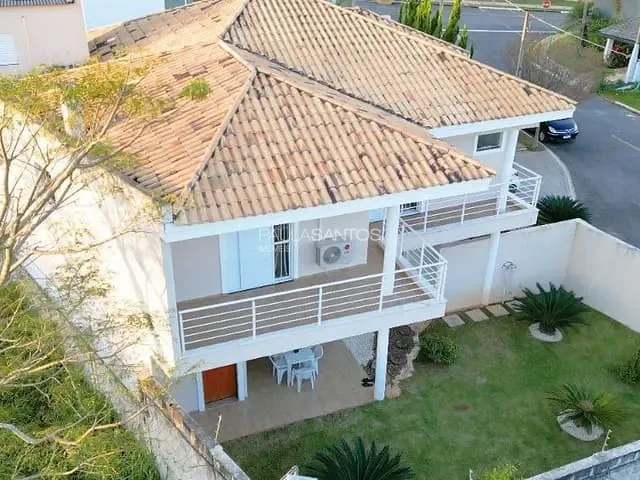 Casa com 310m² 3 quartos e 4 banheiros, à venda, no bairro Vossoroca em Votorantim