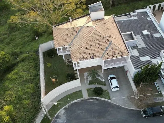 Casa com 310m² 3 quartos e 4 banheiros, à venda, no bairro Vossoroca em Votorantim