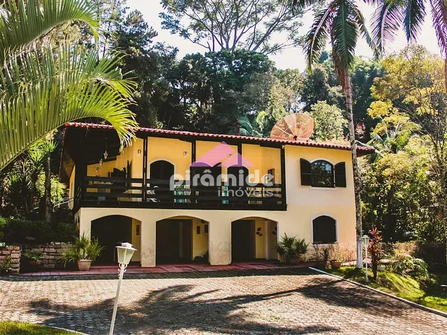 Casa com 3600m² 3 quartos e 4 banheiros, à venda, no bairro Bosque dos Eucaliptos em São José dos Campos