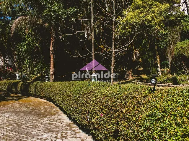 Casa com 3600m² 3 quartos e 4 banheiros, à venda, no bairro Bosque dos Eucaliptos em São José dos Campos