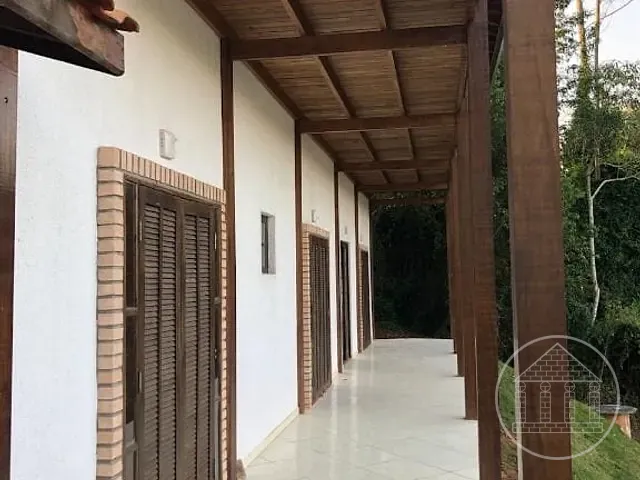Casa com 715m² 3 quartos e 3 banheiros, à venda, no bairro Loteamento Chacaras Embu-Guacu em Embu-Guaçu