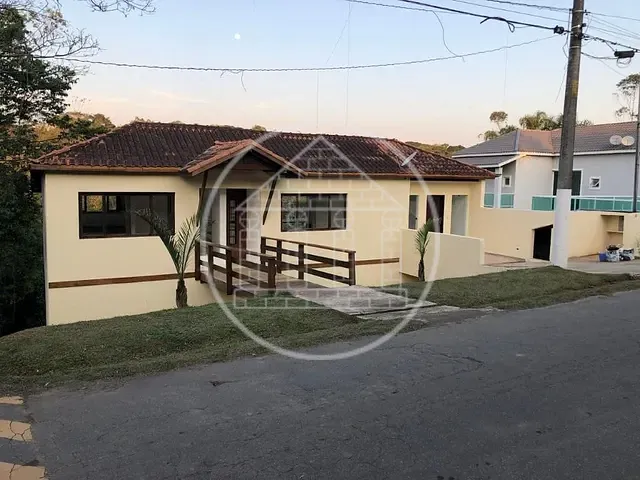 Casa com 715m² 3 quartos e 3 banheiros, à venda, no bairro Loteamento Chacaras Embu-Guacu em Embu-Guaçu