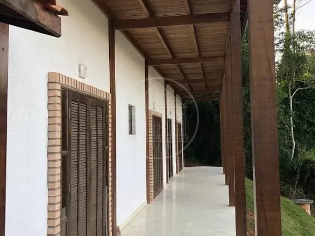 Casa com 715m² 3 quartos e 3 banheiros, à venda, no bairro Loteamento Chacaras Embu-Guacu em Embu-Guaçu