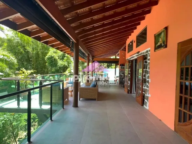 Casa com 8640m² 4 quartos e 3 banheiros, à venda, no bairro Praia da Lagoinha em Ubatuba