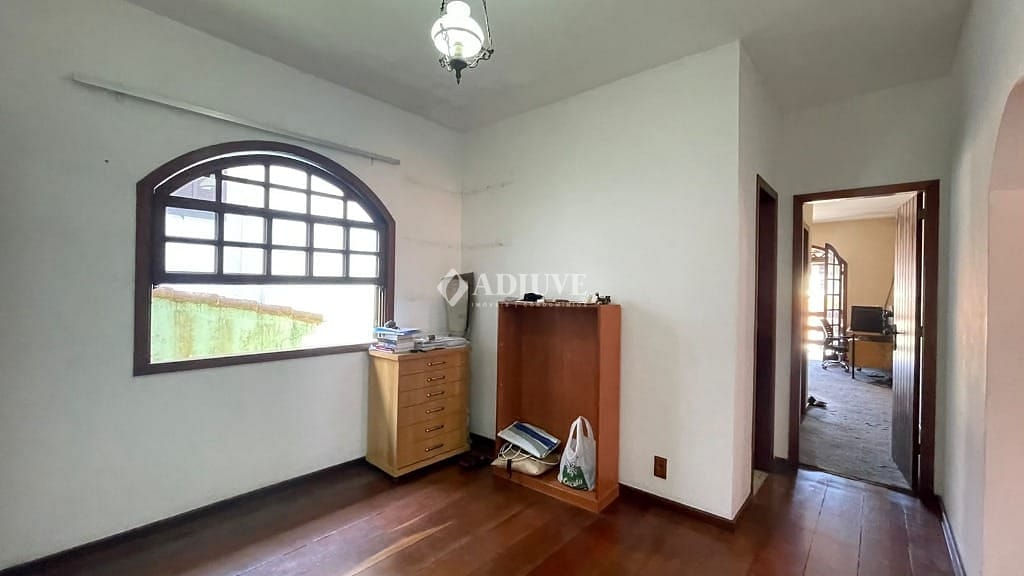 Casa à venda com 4 quartos, 179m² - Foto 4