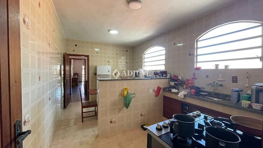 Casa à venda com 4 quartos, 179m² - Foto 14