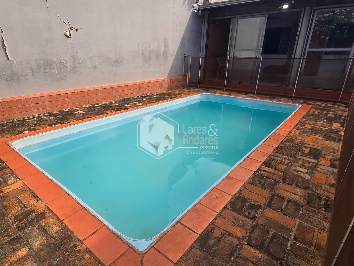 Casa à venda com 2 quartos, 160m² - Foto 1