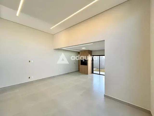 Casa com 305m² 3 quartos e 3 banheiros, à venda, no bairro Uvaranas em Ponta Grossa