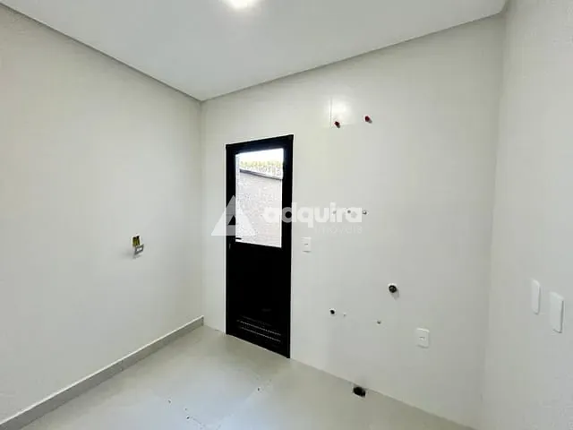 Casa com 305m² 3 quartos e 3 banheiros, à venda, no bairro Uvaranas em Ponta Grossa