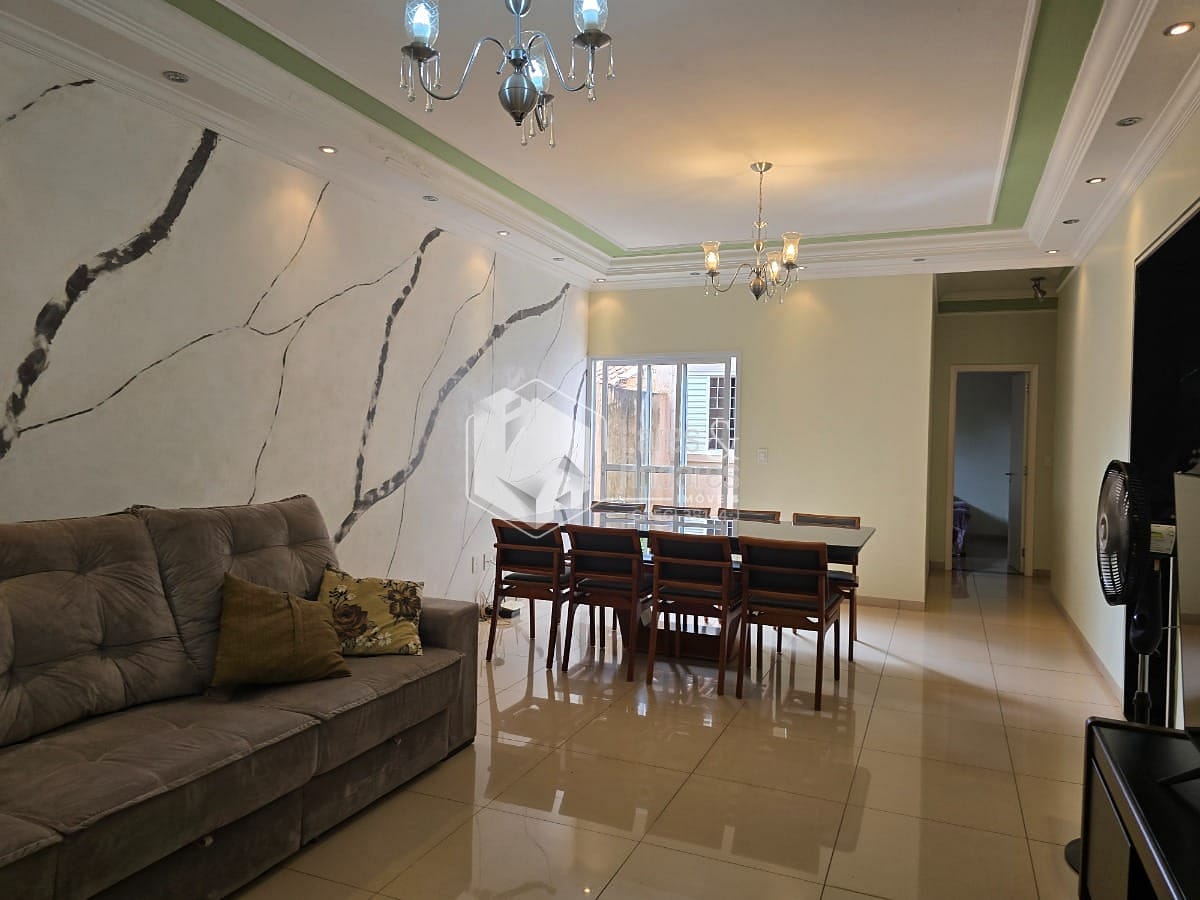 Casa à venda com 3 quartos, 207m² - Foto 1
