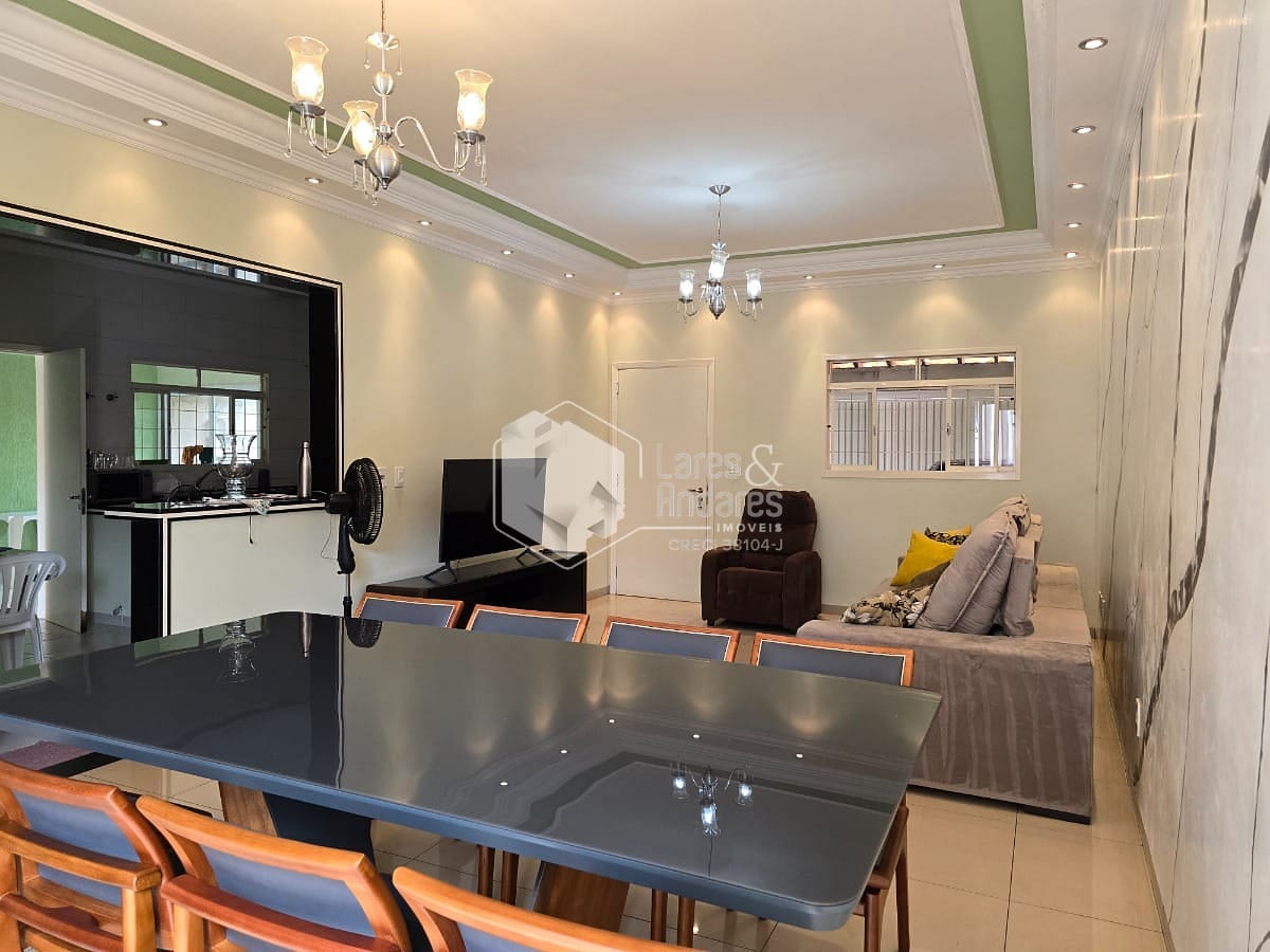 Casa à venda com 3 quartos, 207m² - Foto 2