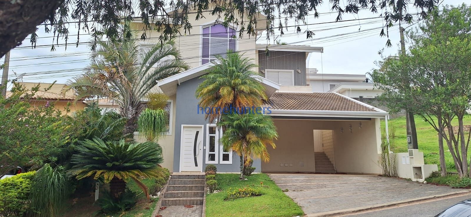 Casa à venda com 3 quartos, 264m² - Foto 1