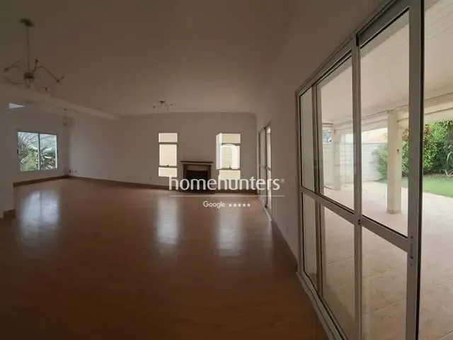 Casa com 385m² 3 quartos e 6 banheiros, à venda, no bairro Loteamento Recanto dos Paturis em Vinhedo