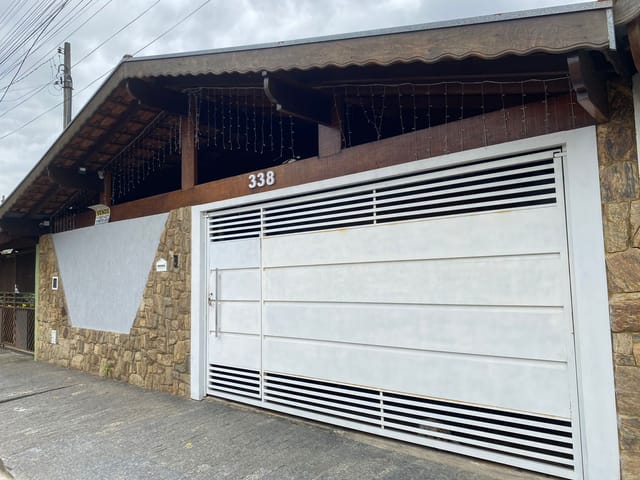 Casa com 300m² 5 quartos e 4 banheiros, à venda, no bairro Parque das Nações em Pindamonhangaba
