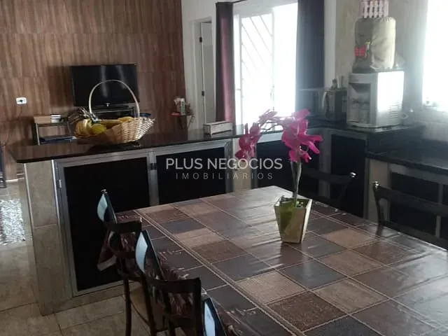 Casa com 300m² 3 quartos e 2 banheiros, à venda, no bairro Vila Aldo Damini em Votorantim