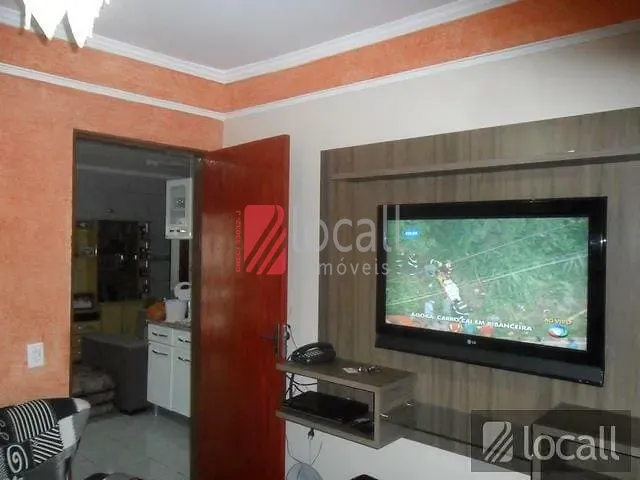 Casa com 3 quartos à venda, 200m² — foto 2 de 15
