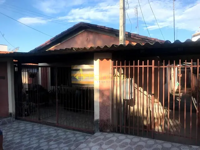 Casa com 300m² 4 quartos e 2 banheiros, à venda, no bairro Residencial Ouro Verde em Pindamonhangaba