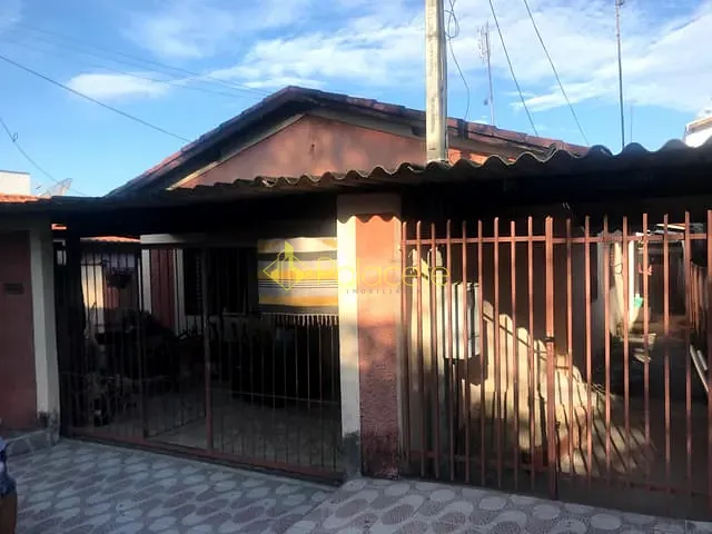 Casa com 300m² 4 quartos e 2 banheiros, à venda, no bairro Residencial Ouro Verde em Pindamonhangaba