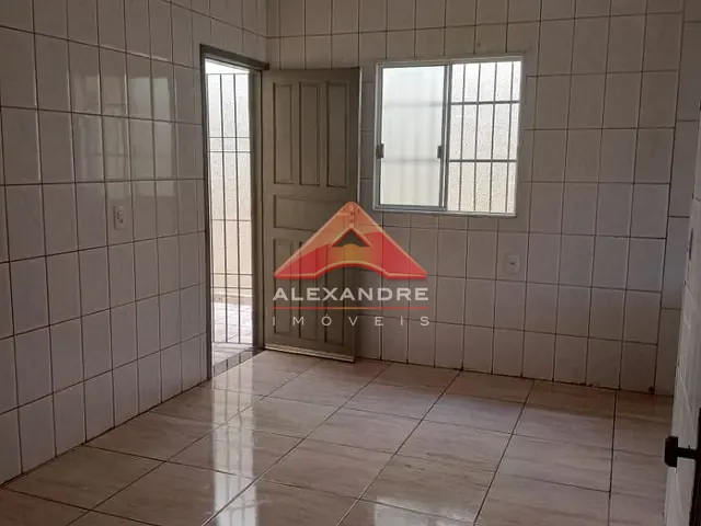 Casa com 200m² 3 quartos e 1 banheiro, à venda, no bairro Vila Industrial em São José dos Campos