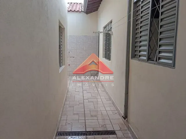 Casa com 200m² 3 quartos e 1 banheiro, à venda, no bairro Vila Industrial em São José dos Campos