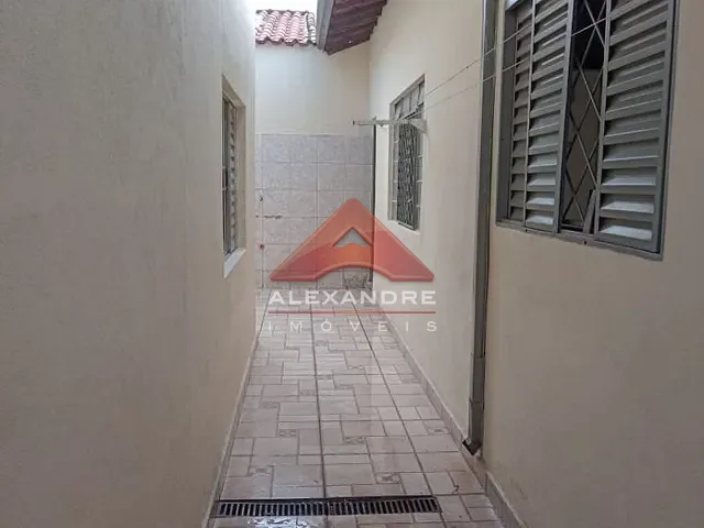 Casa com 200m² 3 quartos e 1 banheiro, à venda, no bairro Vila Industrial em São José dos Campos