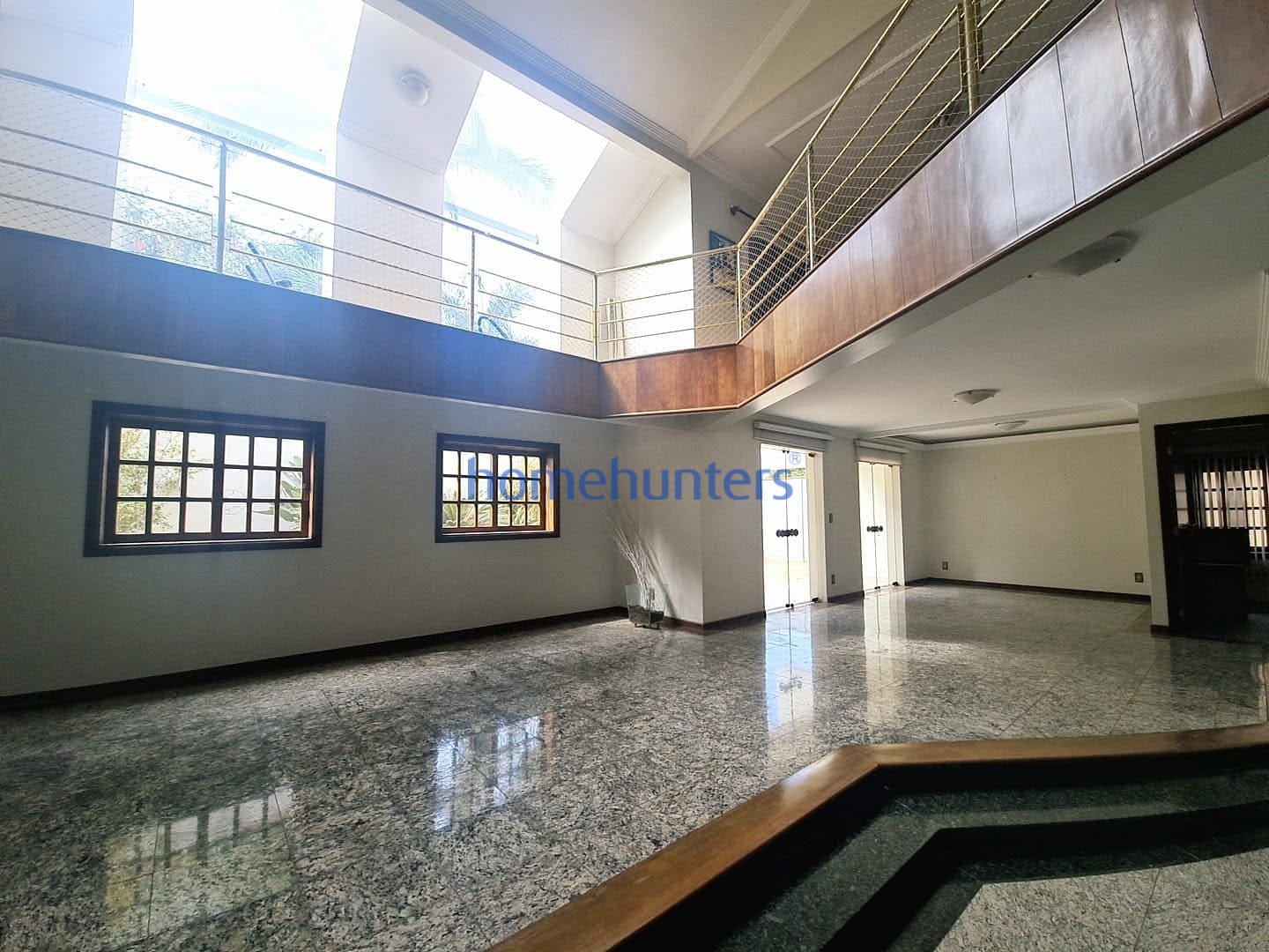 Casa para alugar com 4 quartos, 516m² - Foto 2