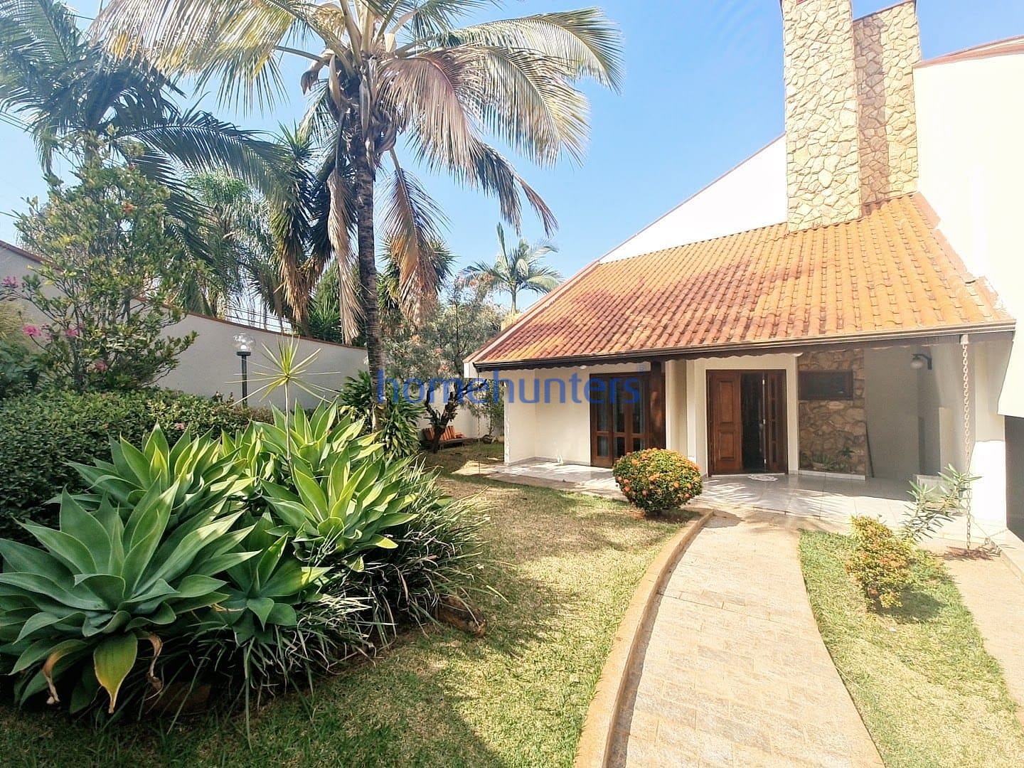 Casa para alugar com 4 quartos, 516m² - Foto 1