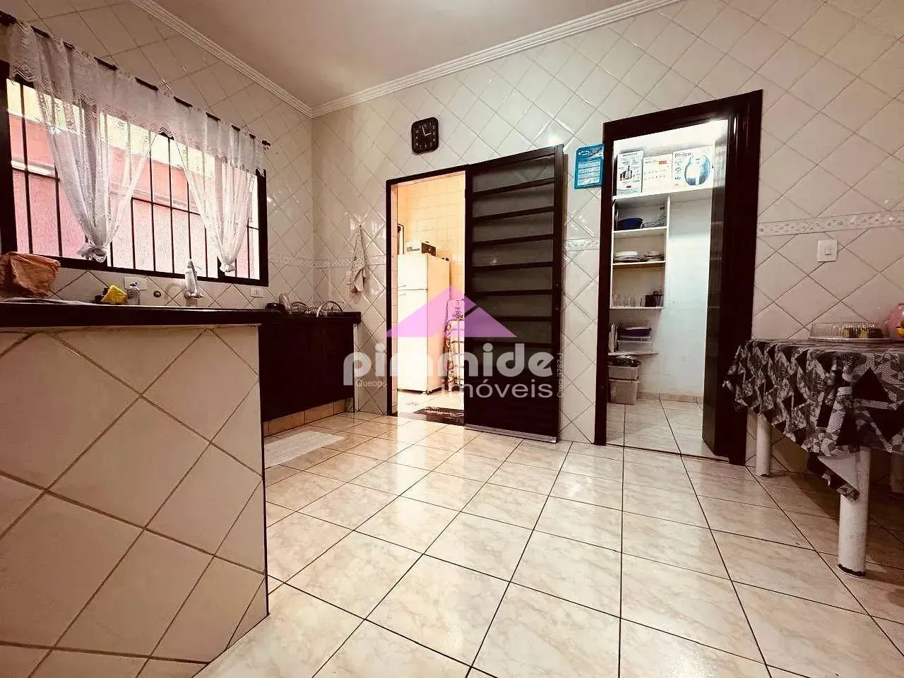 Casa, 3 quartos, 192 m² - Foto 2
