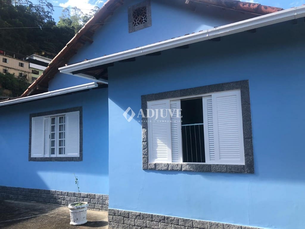 Casa à venda com 2 quartos, 108m² - Foto 2