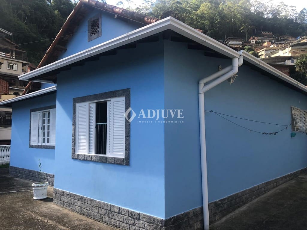 Casa à venda com 2 quartos, 108m² - Foto 1