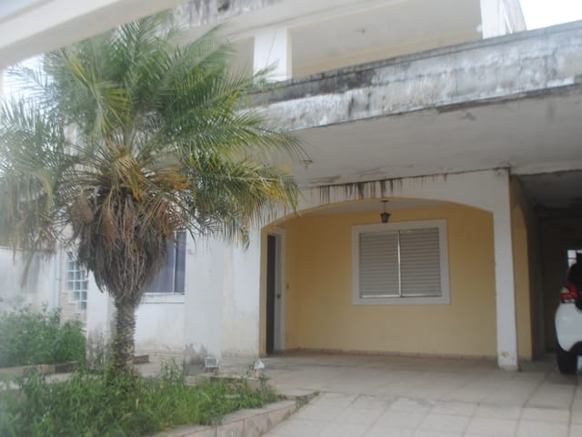 Casa 5 quartos e 2 banheiros, à venda, no bairro Cooperi em Guaratinguetá