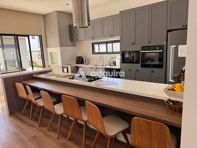 Casa 4 quartos e 4 banheiros, à venda, no bairro Estrela em Ponta Grossa