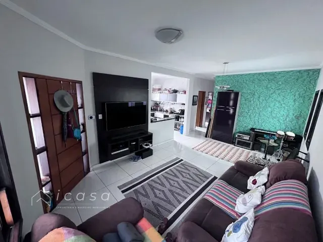 Casa com 250m² 3 quartos e 2 banheiros, à venda, no bairro Jardim Terras de São João em Jacareí