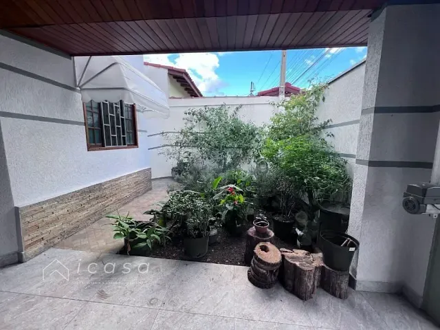 Casa com 250m² 3 quartos e 2 banheiros, à venda, no bairro Jardim Terras de São João em Jacareí
