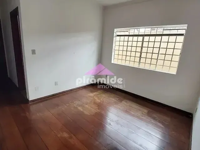 Casa com 400m² 5 quartos e 5 banheiros, à venda, no bairro Jardim Santa Maria em Jacareí