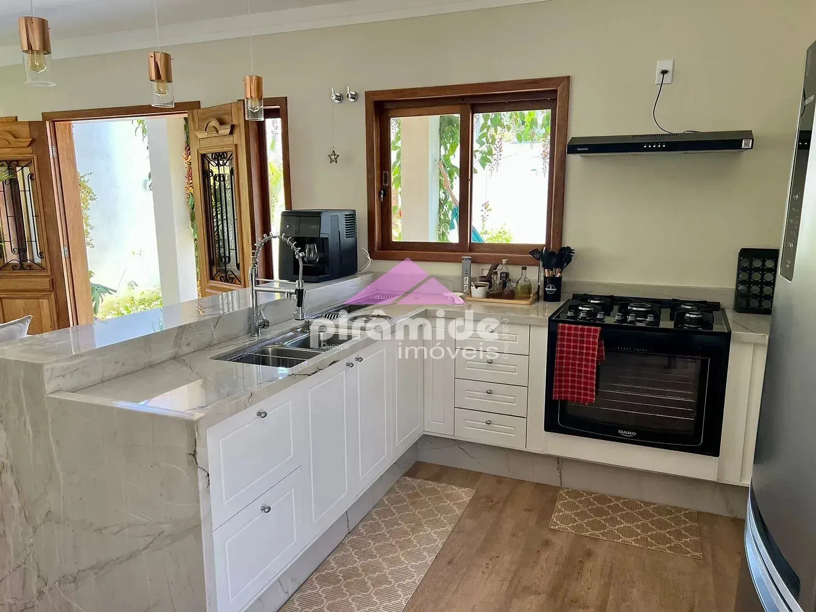 Casa, 3 quartos, 176 m² - Foto 1
