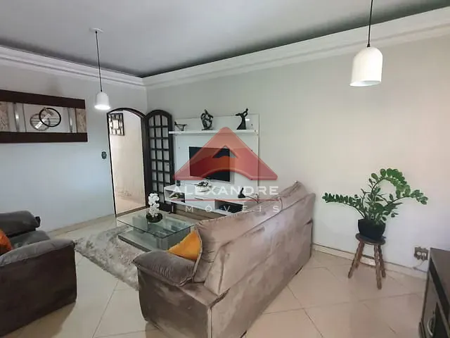 Casa com 150m² 3 quartos e 3 banheiros, à venda, no bairro Vila Industrial em São José dos Campos