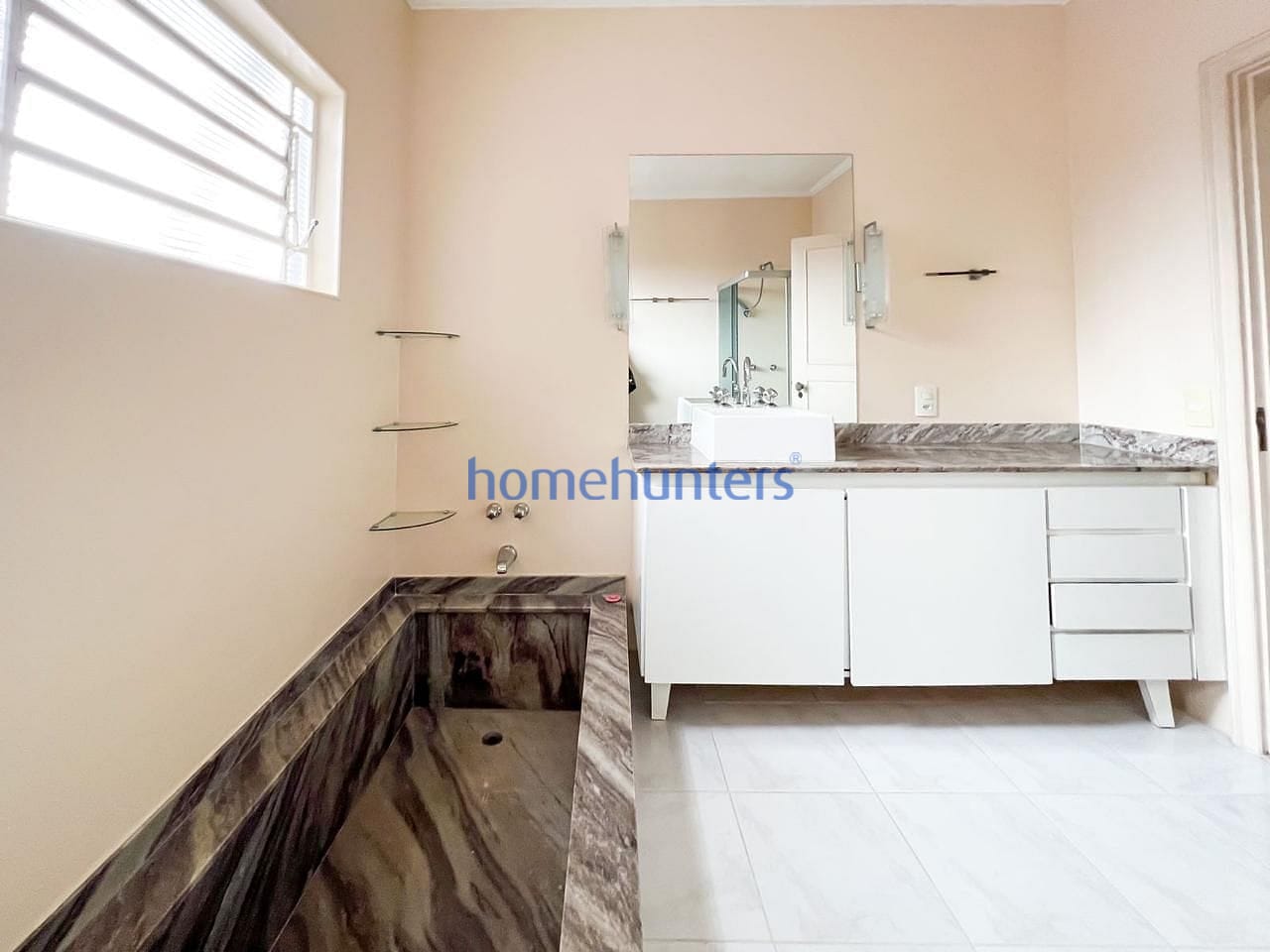 Casa à venda e aluguel com 4 quartos, 317m² - Foto 17