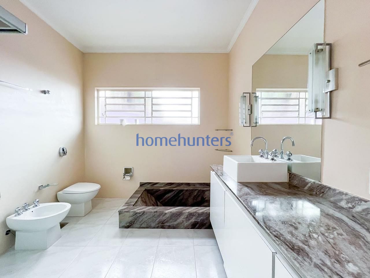 Casa à venda e aluguel com 4 quartos, 317m² - Foto 8