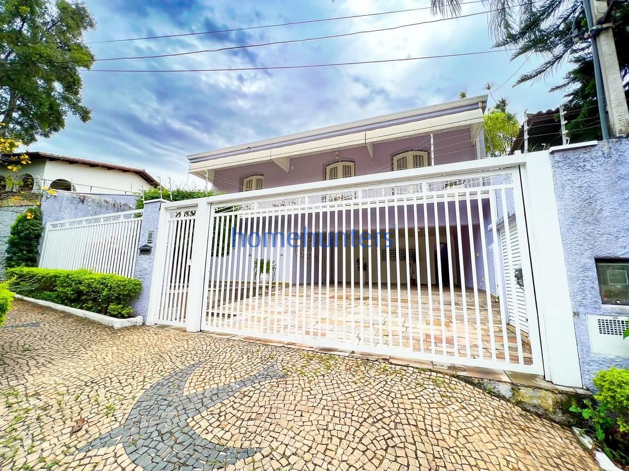 Casa à venda e aluguel com 4 quartos, 317m² - Foto 1