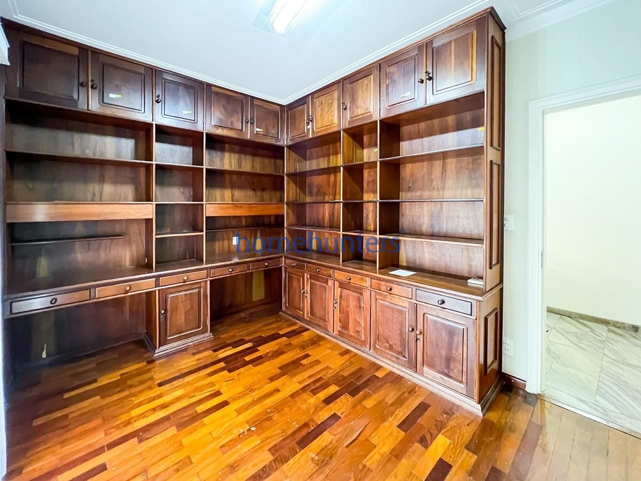 Casa à venda e aluguel com 4 quartos, 317m² - Foto 3