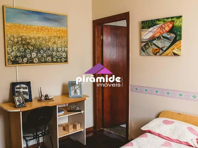 Casa com 300m² 4 quartos e 5 banheiros, à venda, no bairro Urbanova em São José dos Campos