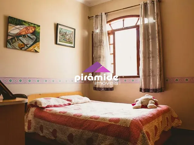 Casa com 300m² 4 quartos e 5 banheiros, à venda, no bairro Urbanova em São José dos Campos