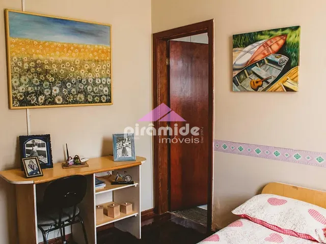 Casa com 300m² 4 quartos e 5 banheiros, à venda, no bairro Urbanova em São José dos Campos