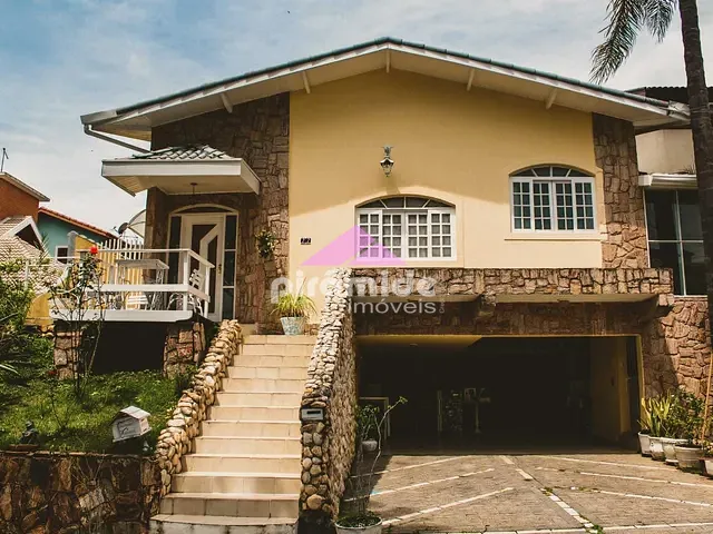 Casa com 300m² 4 quartos e 5 banheiros, à venda, no bairro Urbanova em São José dos Campos