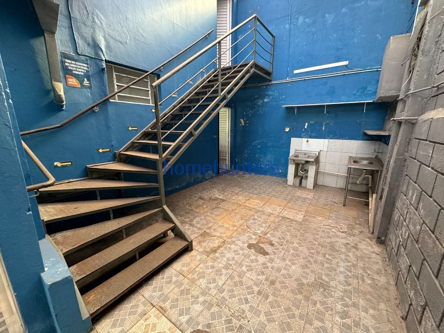 Casa para alugar com 1 quarto, 290m² - Foto 13