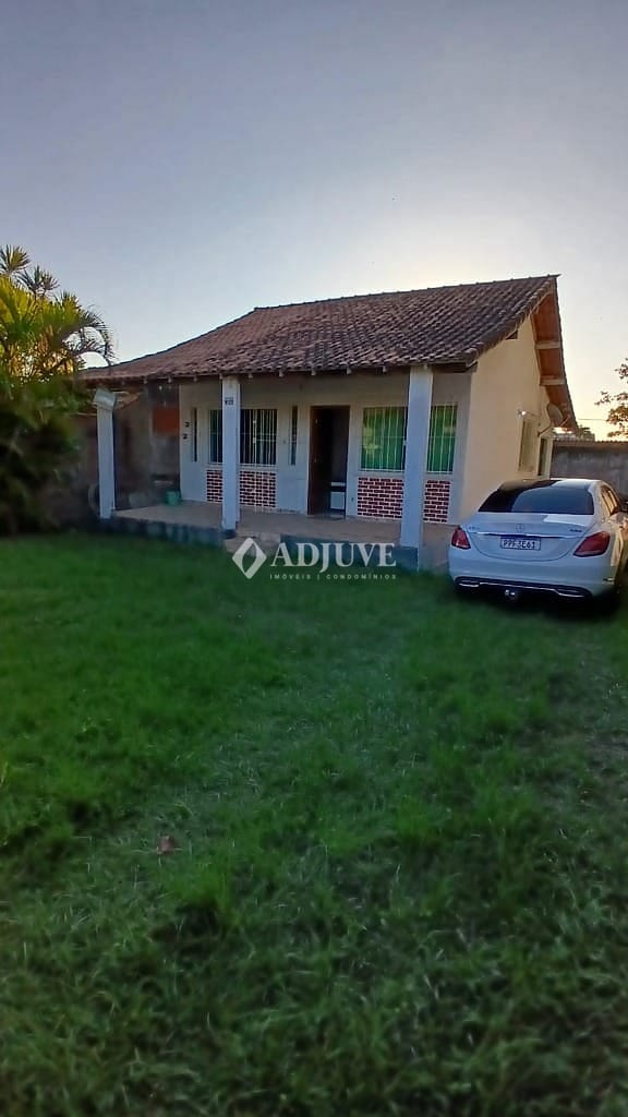 Casa à venda e aluguel com 3 quartos, 360m² - Foto 1