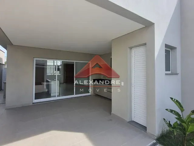 Casa com 300m² 3 quartos e 2 banheiros, à venda, no bairro Condomínio Terras do Vale em Caçapava