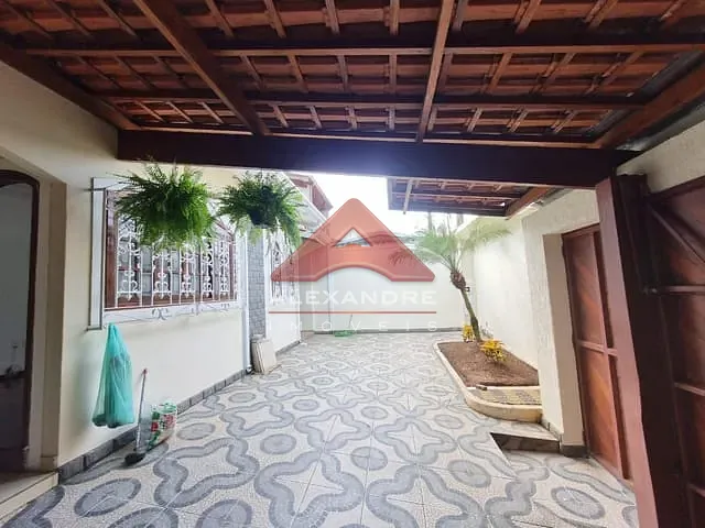Casa com 250m² 5 quartos e 3 banheiros, à venda, no bairro Jardim Ismênia em São José dos Campos