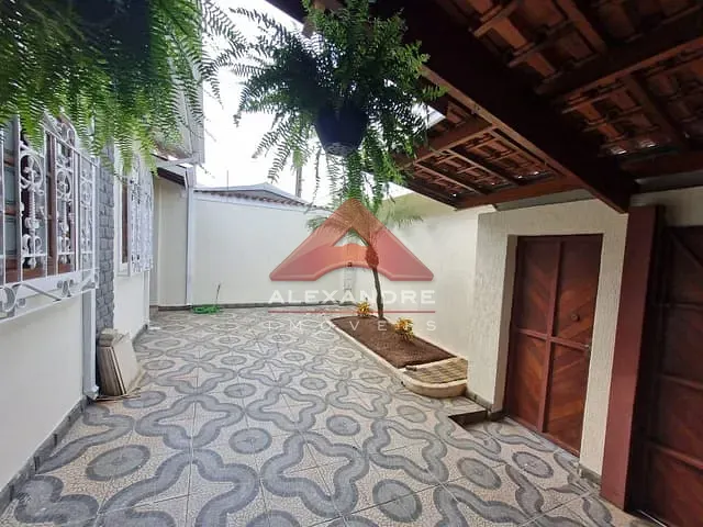 Casa com 250m² 5 quartos e 3 banheiros, à venda, no bairro Jardim Ismênia em São José dos Campos